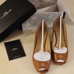 COACH leather wedge w/peep hole. Saddle. 7.5M.  Pre-owned in box Q8682